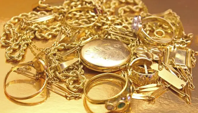 Cadenas, anillos y medallas de oro para tasar en Alcalá de Henares